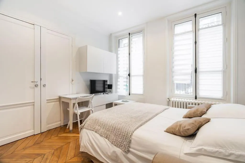 Luxe Montaigne Paris