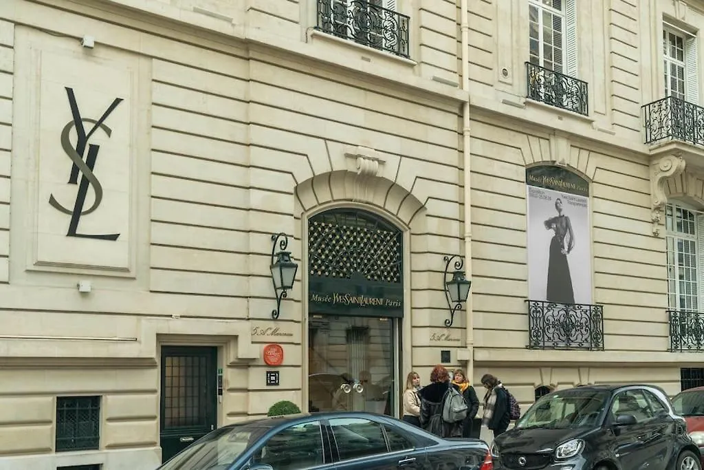 Luxe Montaigne Paris
